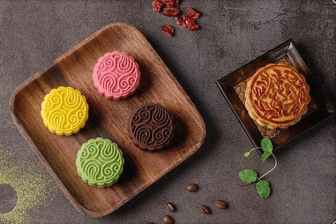 月餅全自動(dòng)刷蛋機(jī)，提高產(chǎn)品產(chǎn)量，提升產(chǎn)品檔次！